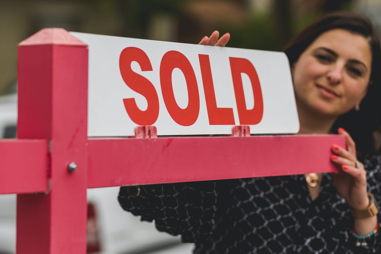 Real Estate Agent Sold Yard Sign